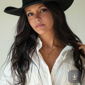 Meet your Posher, Carrie